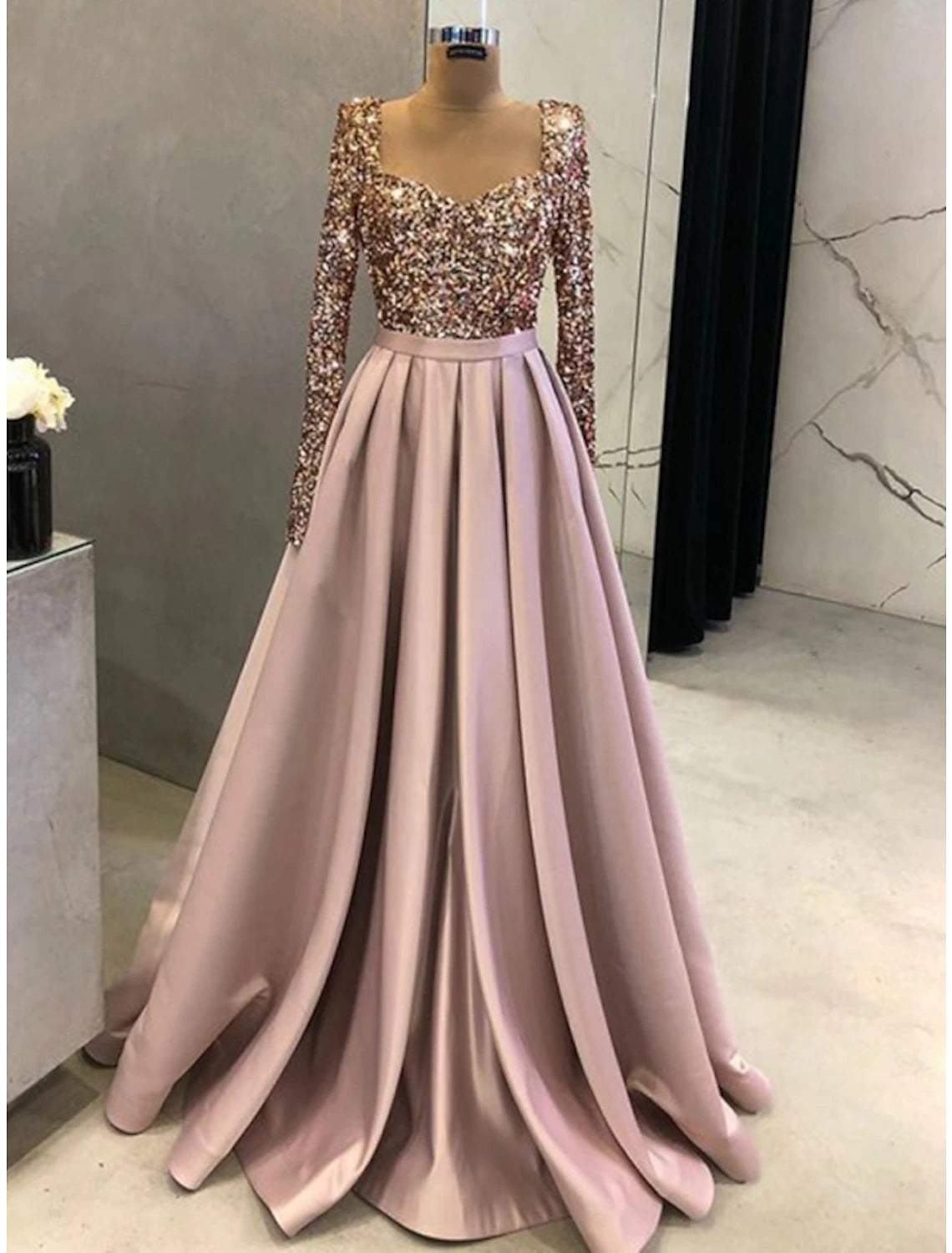 A-Linie Abendkleid Elegantes Kleid Formeller Herbst Sweep / Brush Train Langarm Quadratischer Ausschnitt Satin mit Glitzerfalten